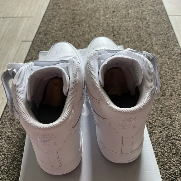 NIKE AIR FORCE 1 MID '07
WHITE MENS SIZE 13. LIKE NEW - Picture 7 of 7